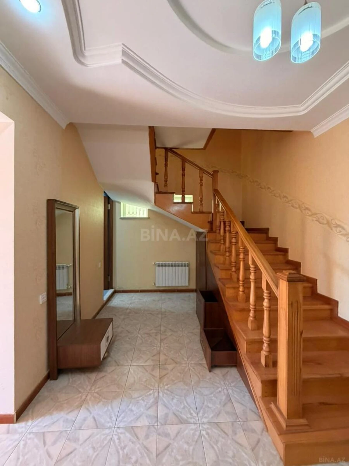 Satılır 6 otaqlı həyət evi 300 m²