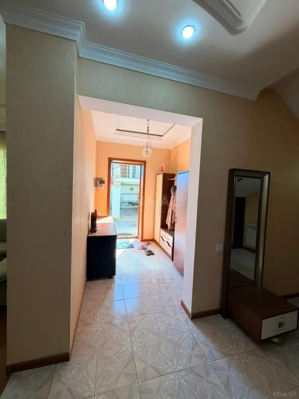 Satılır 6 otaqlı həyət evi 300 m²