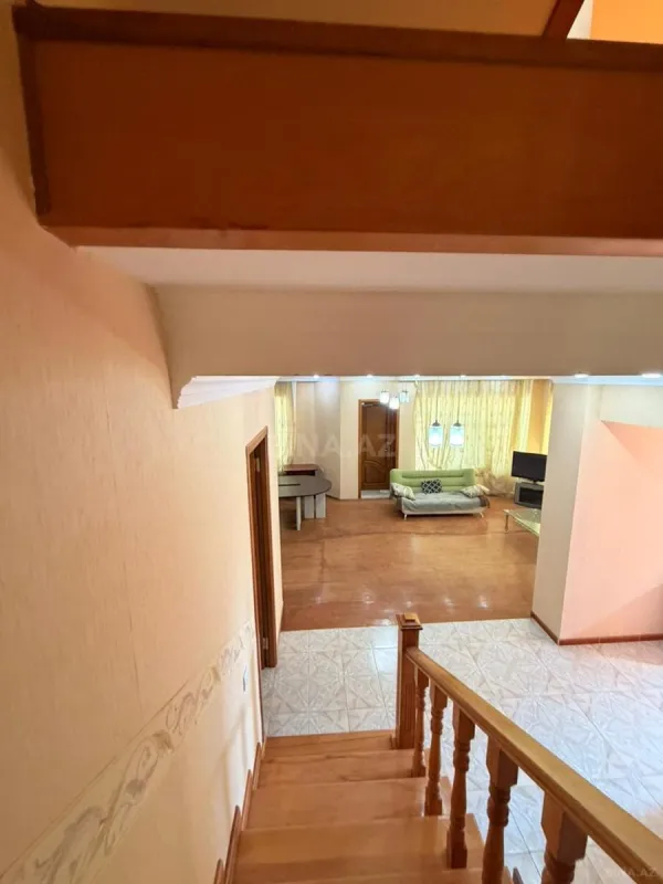 Satılır 6 otaqlı həyət evi 300 m²
