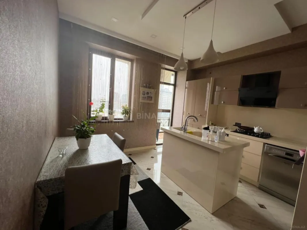 Kirayə verilir 3 otaqlı mənzil 130 m²