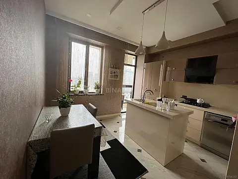 Kirayə verilir 3 otaqlı mənzil 130 m²