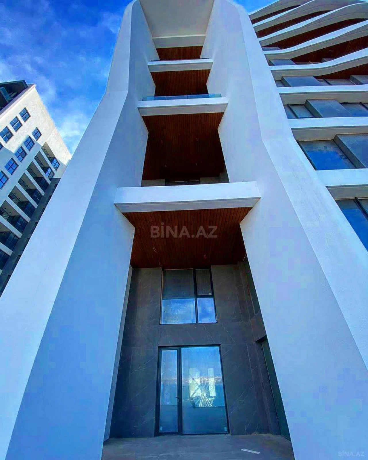 Satılır 4 otaqlı mənzil 165 m²