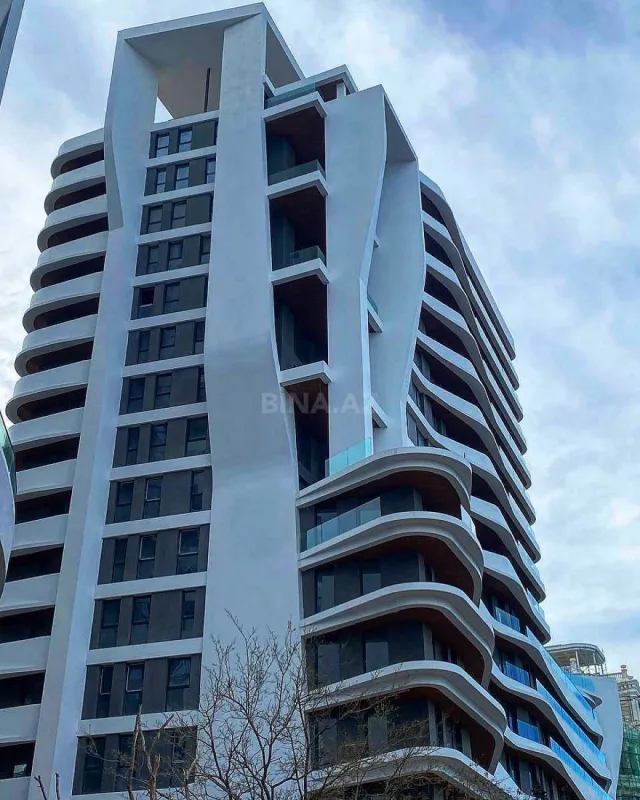 Satılır 4 otaqlı mənzil 165 m²