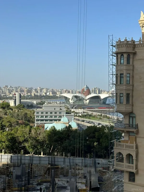 Satılır 4 otaqlı mənzil 165 m²