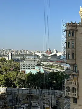 Satılır 4 otaqlı mənzil 165 m²