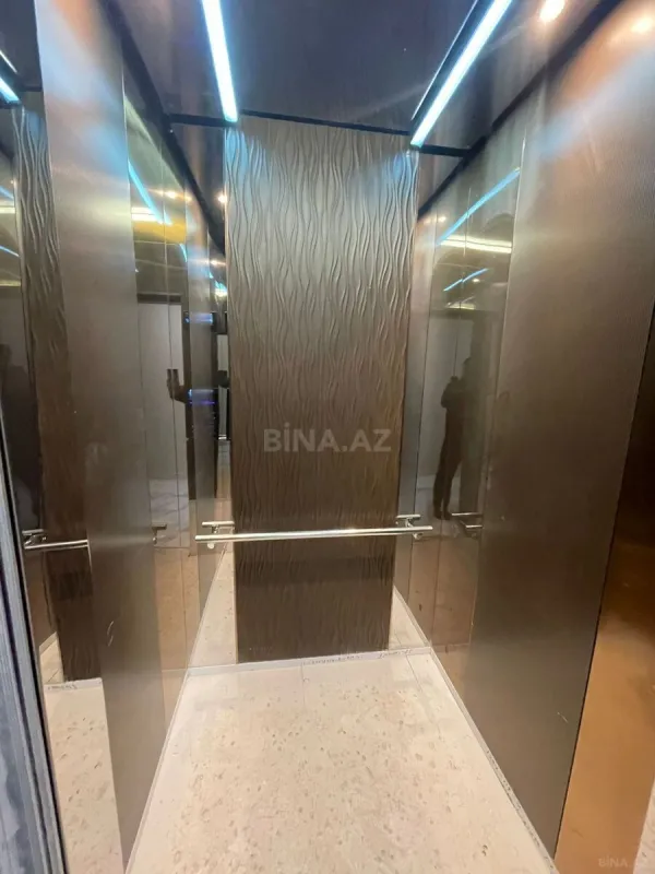 Satılır 4 otaqlı mənzil 165 m²