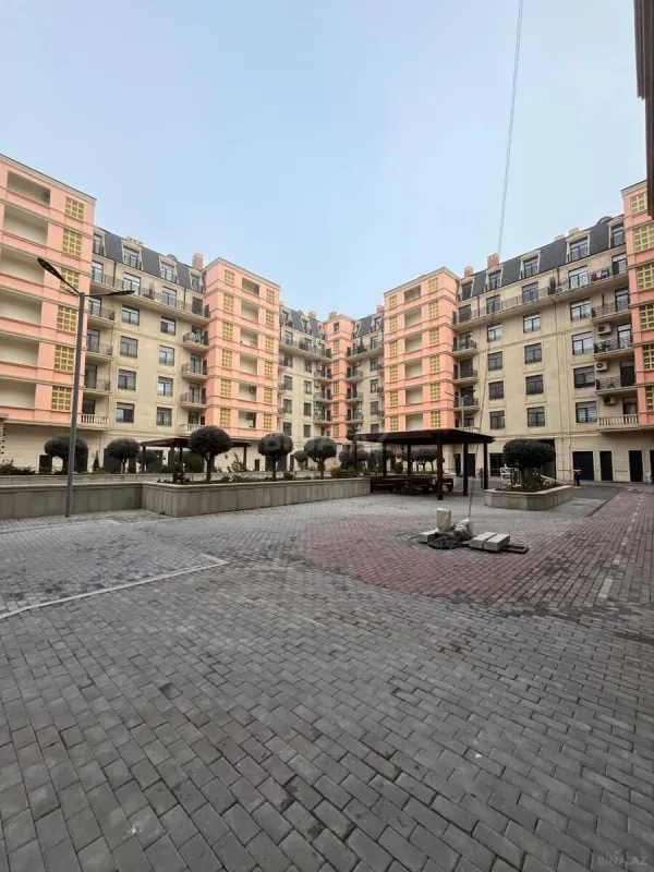 Satılır 4 otaqlı mənzil 200 m²