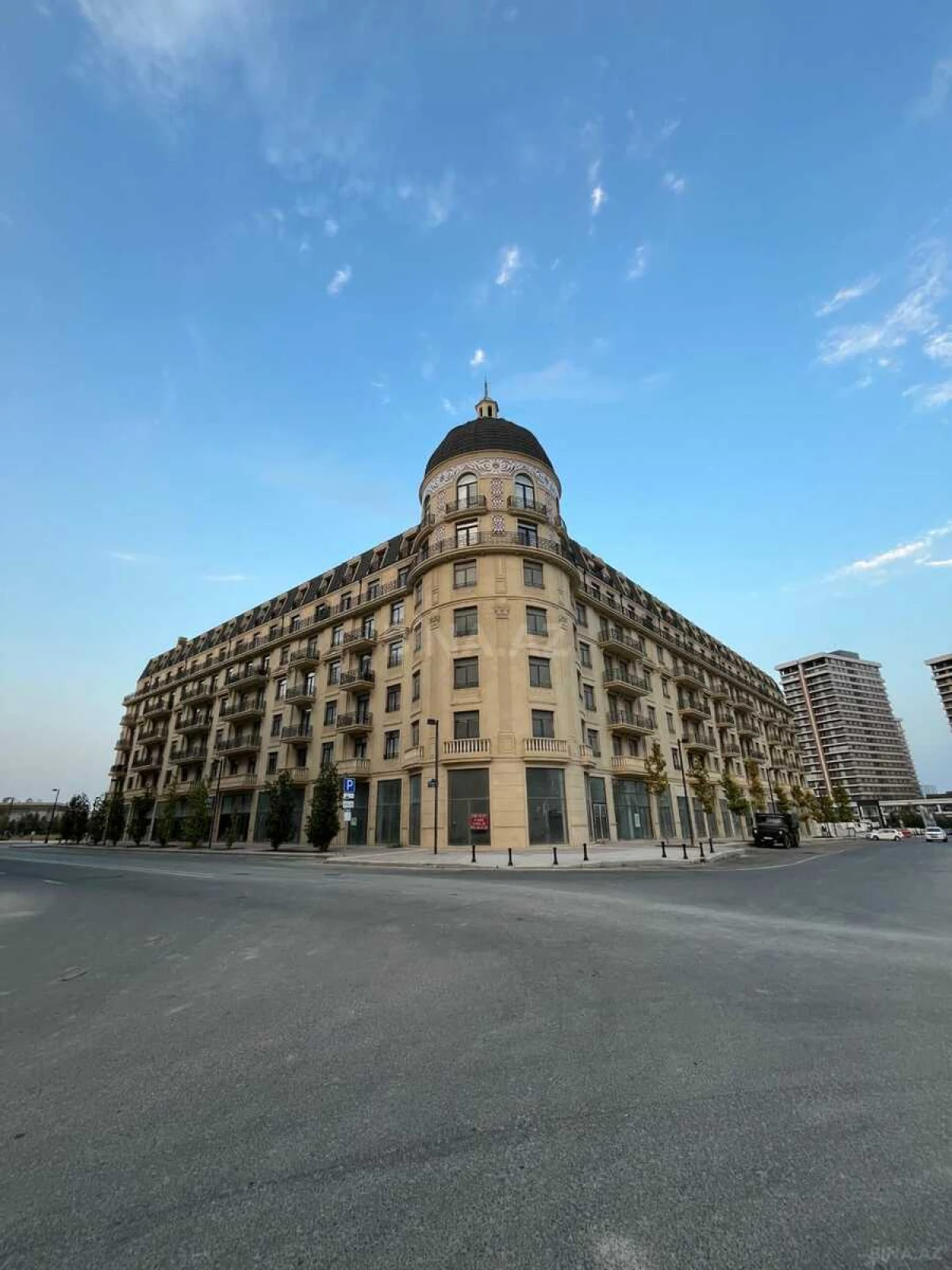 Satılır 4 otaqlı mənzil 200 m²