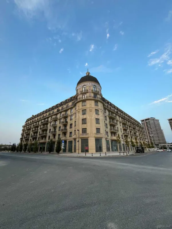 Satılır 4 otaqlı mənzil 200 m²