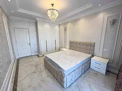 Kirayə verilir 2 otaqlı mənzil 108 m²