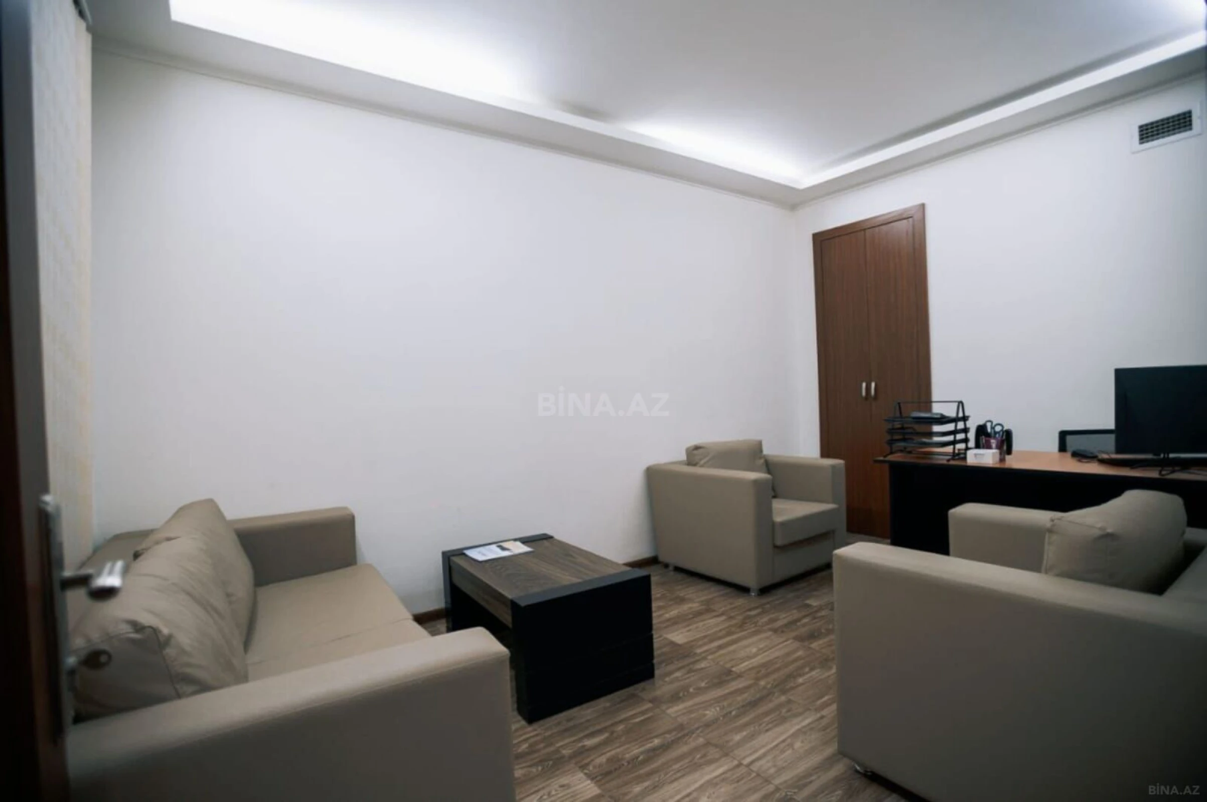 Kirayə verilir 3 otaqlı ofis 60 m²