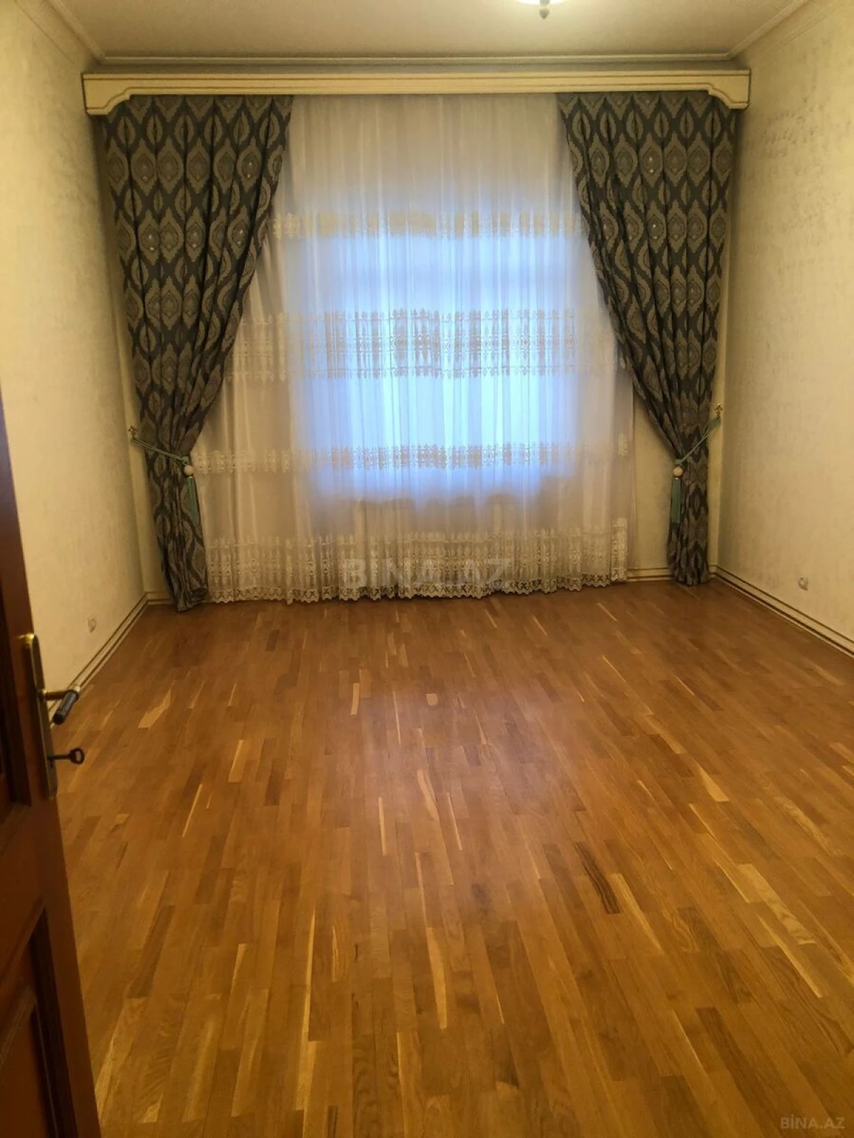 Kirayə verilir obyekt 380 m²