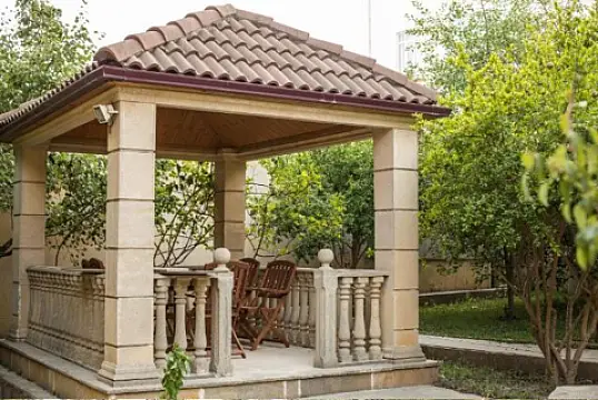 Satılır 14 otaqlı həyət evi 1000 m²