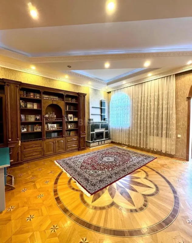 Satılır 14 otaqlı həyət evi 1000 m²