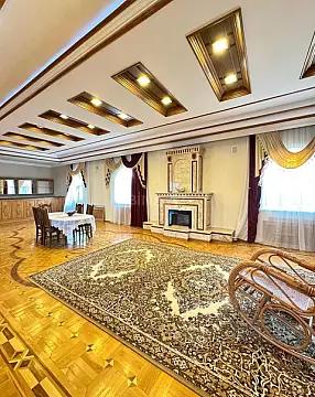 Satılır 14 otaqlı həyət evi 1000 m²