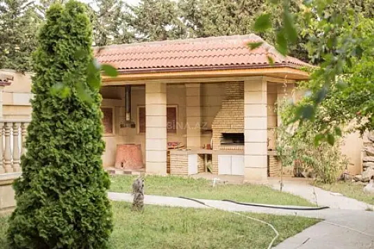 Satılır 14 otaqlı həyət evi 1000 m²