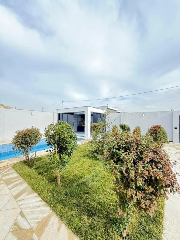 Satılır 4 otaqlı həyət evi 180 m²