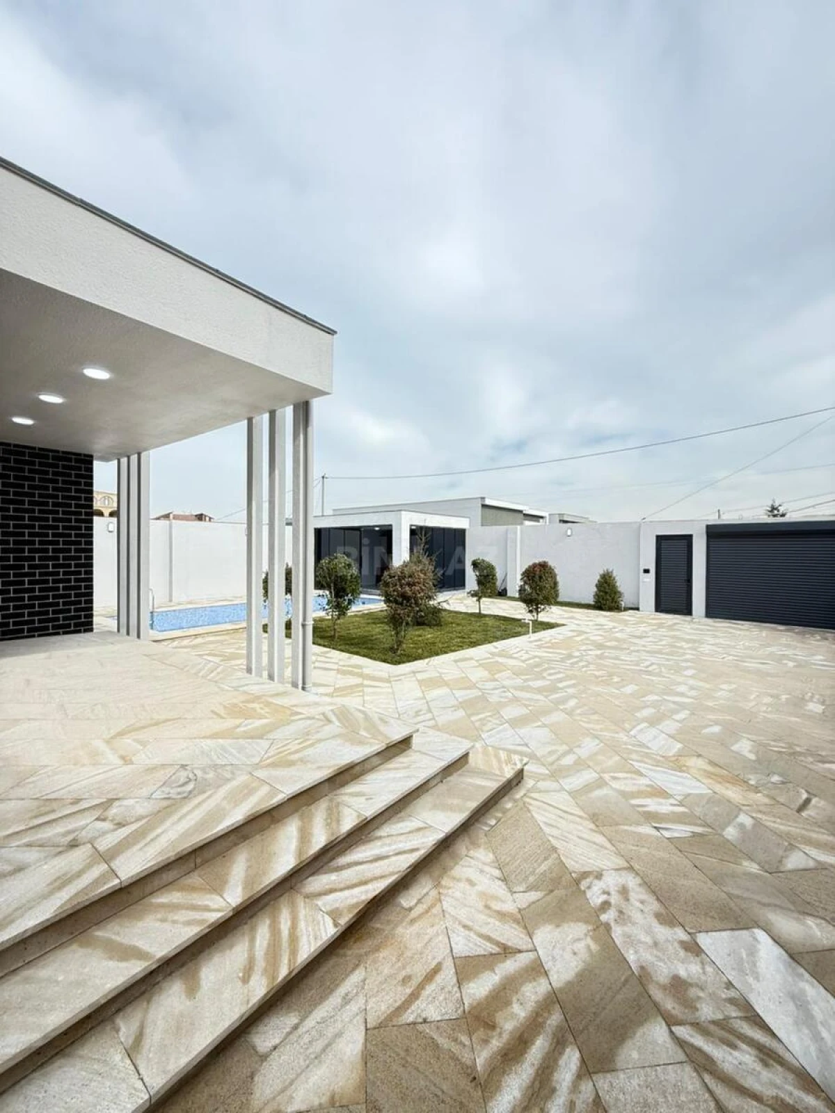 Satılır 4 otaqlı həyət evi 180 m²