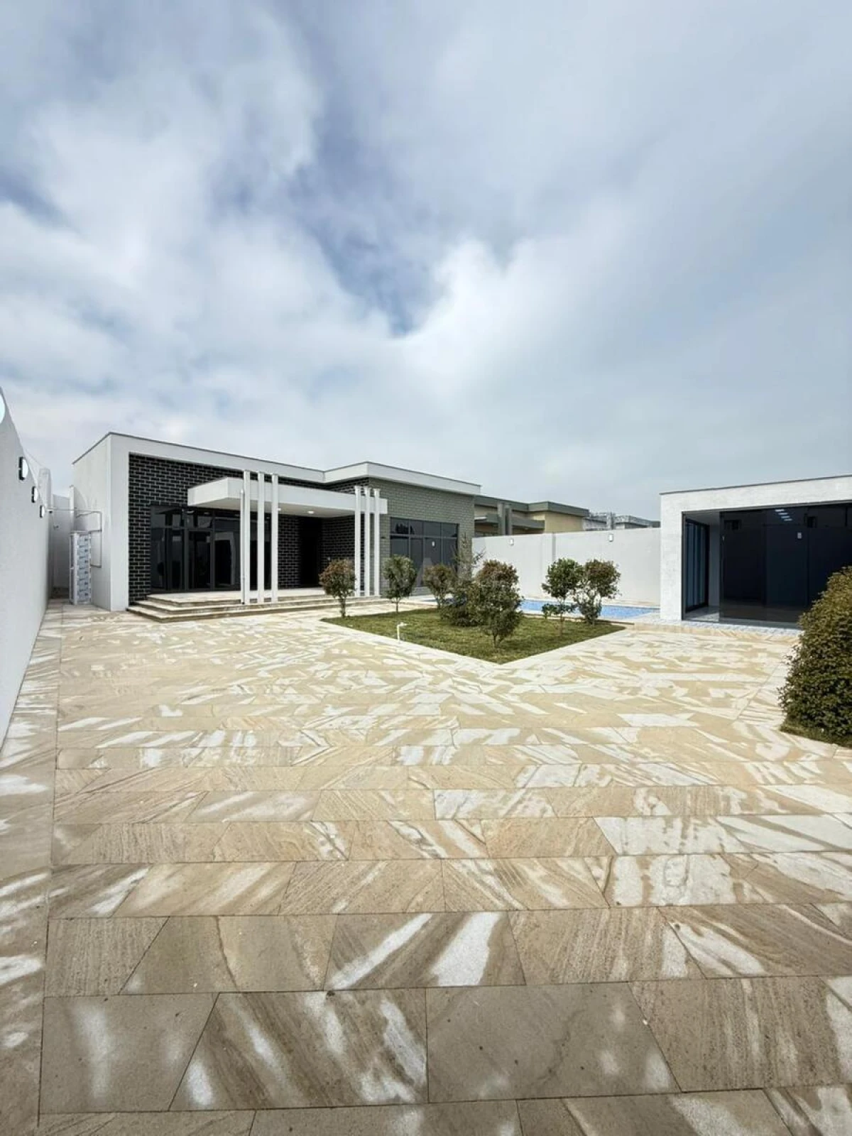 Satılır 4 otaqlı həyət evi 180 m²