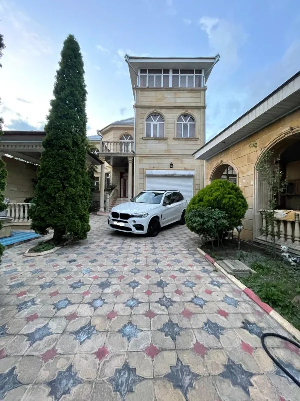 Satılır 10 otaqlı həyət evi 400 m²