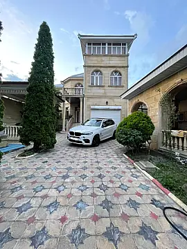 Satılır 10 otaqlı həyət evi 400 m² — Şəki 10 otaq 400.00 m²