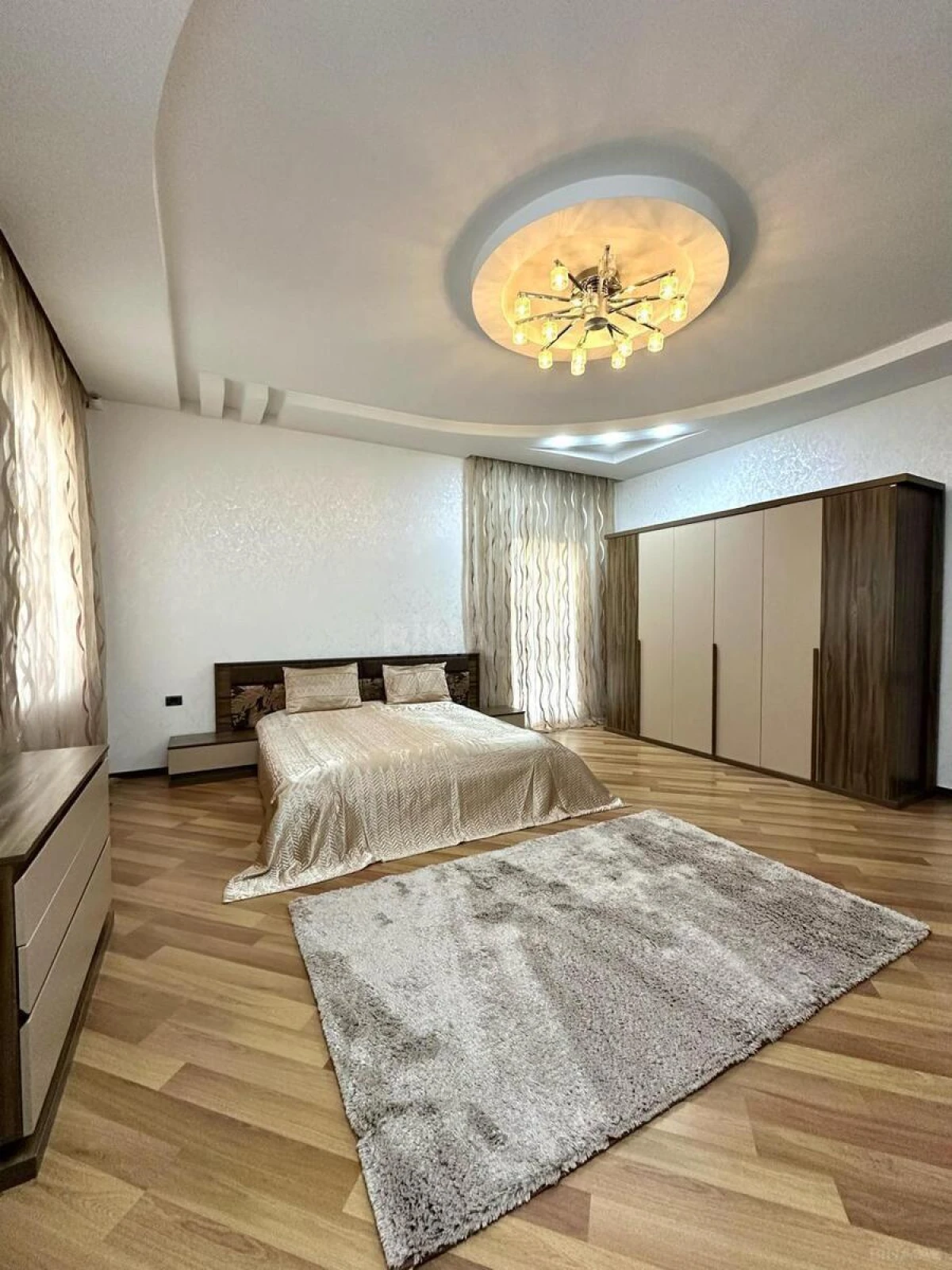 Kirayə verilir 7 otaqlı həyət evi 400 m²