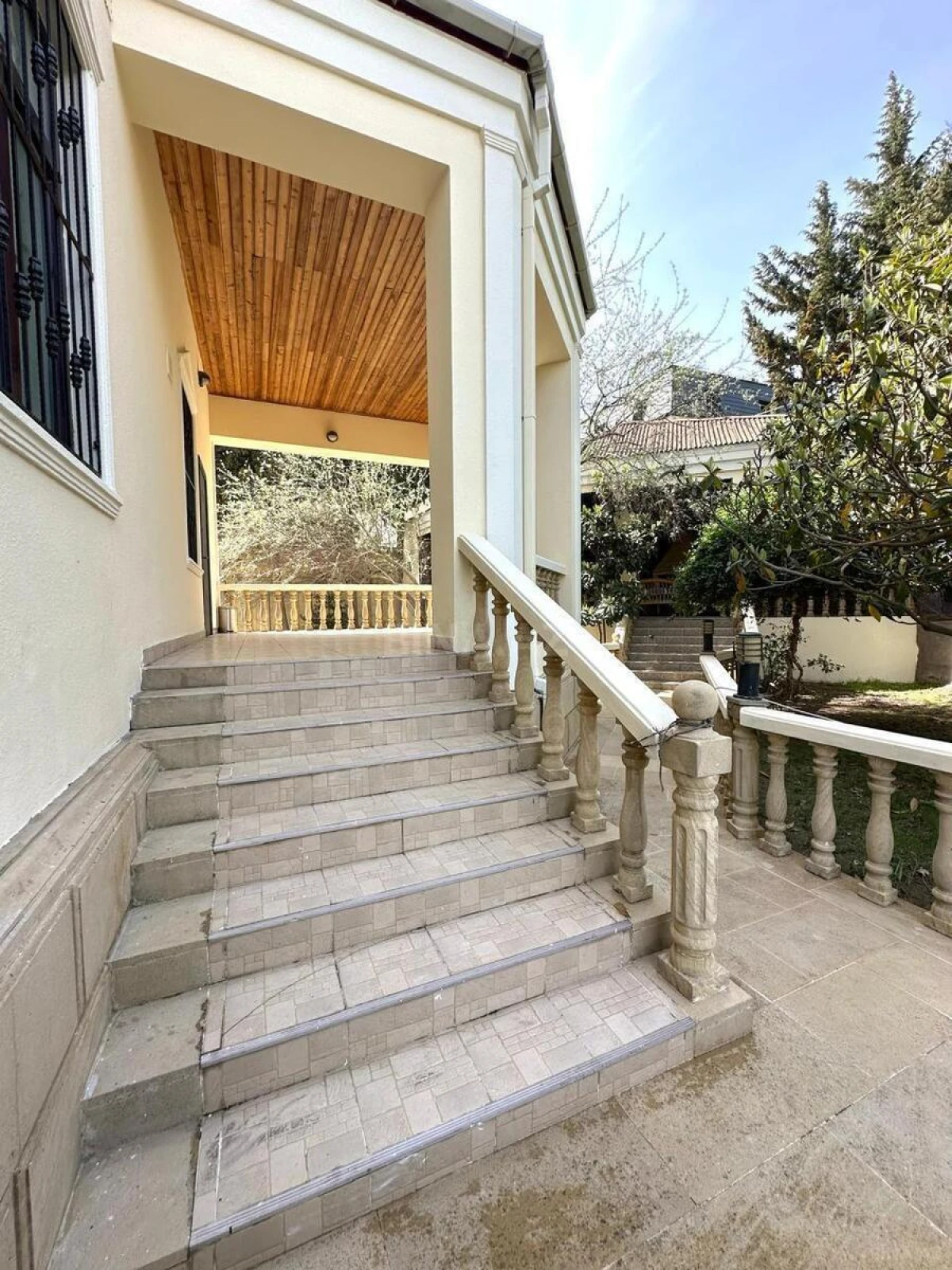 Kirayə verilir 7 otaqlı həyət evi 400 m²