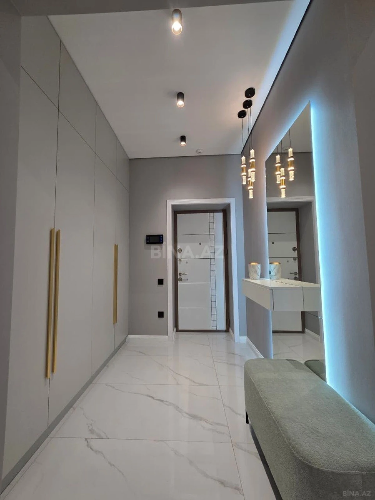 Satılır 3 otaqlı mənzil 110 m²