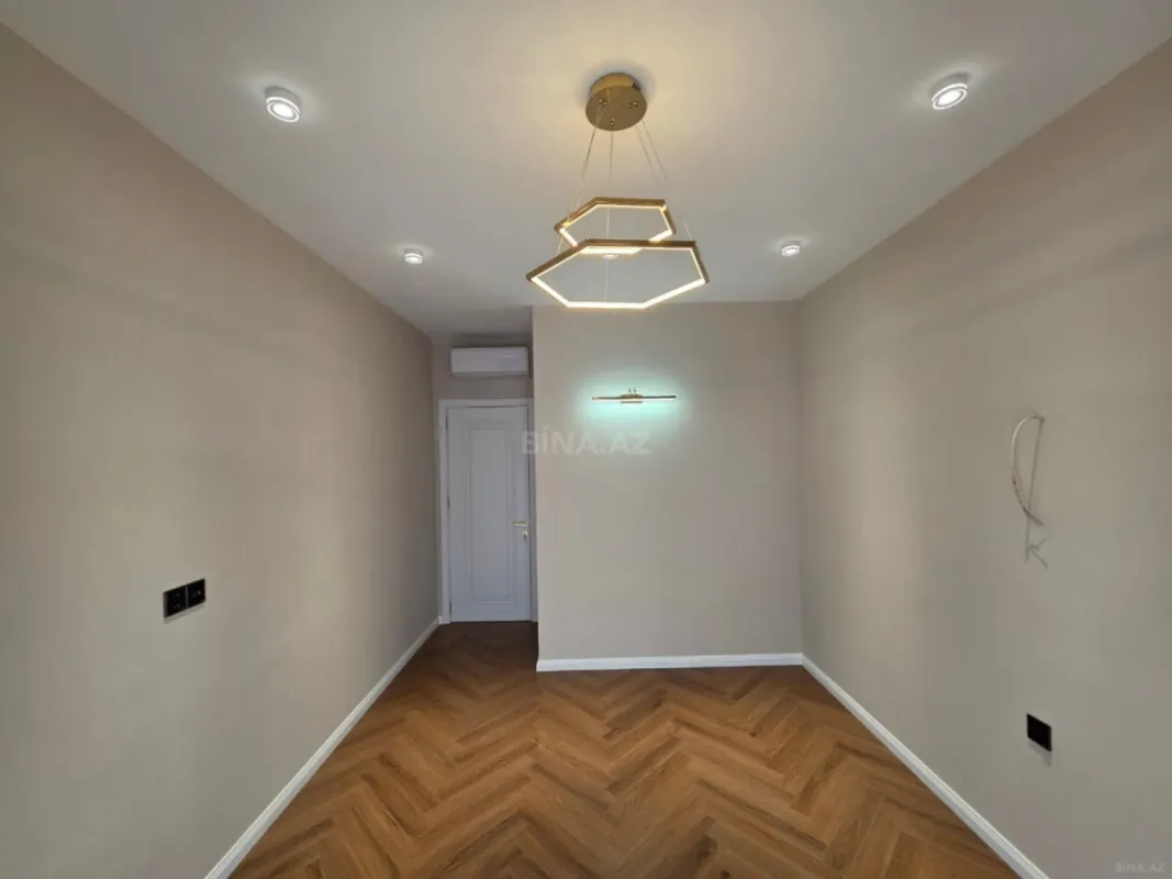 Satılır 3 otaqlı mənzil 110 m²