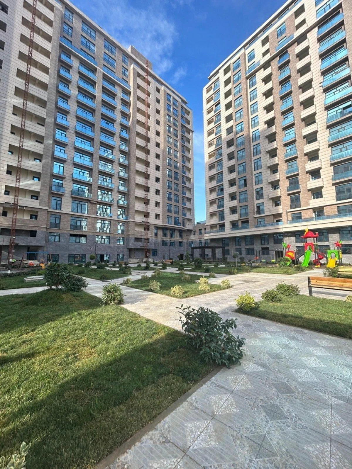 Satılır 2 otaqlı mənzil 80 m²
