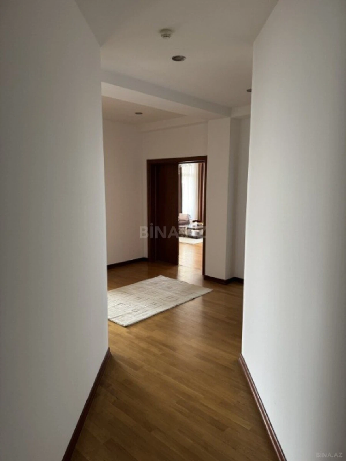 Kirayə verilir 3 otaqlı mənzil 160 m²