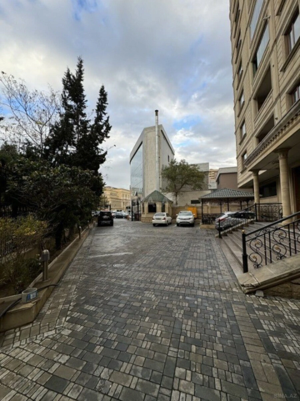 Kirayə verilir 3 otaqlı mənzil 160 m²