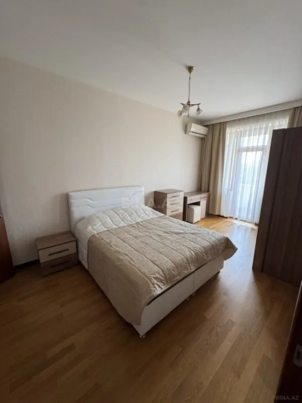 Kirayə verilir 3 otaqlı mənzil 160 m²