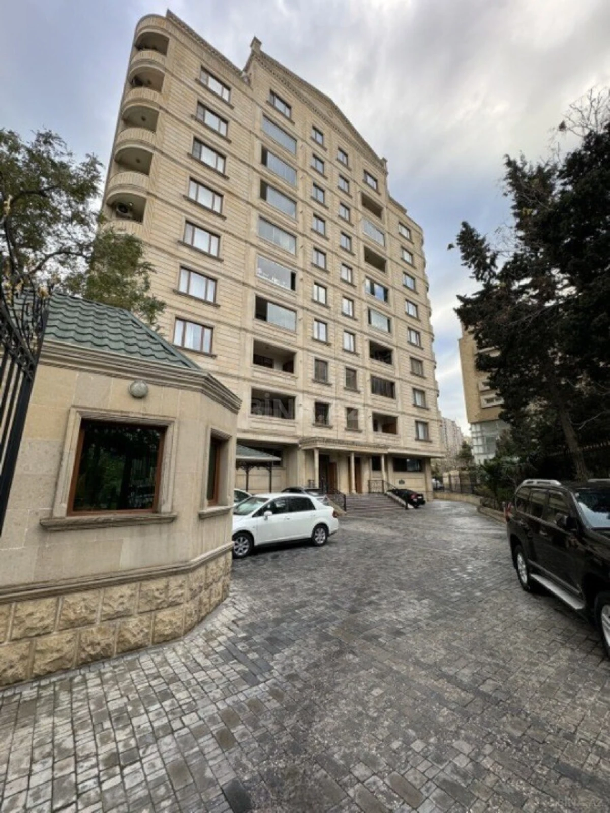 Kirayə verilir 3 otaqlı mənzil 160 m²