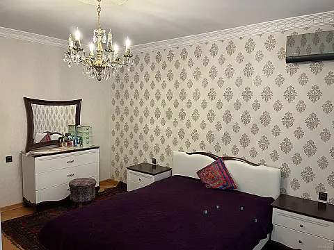 Satılır 3 otaqlı mənzil 135 m²