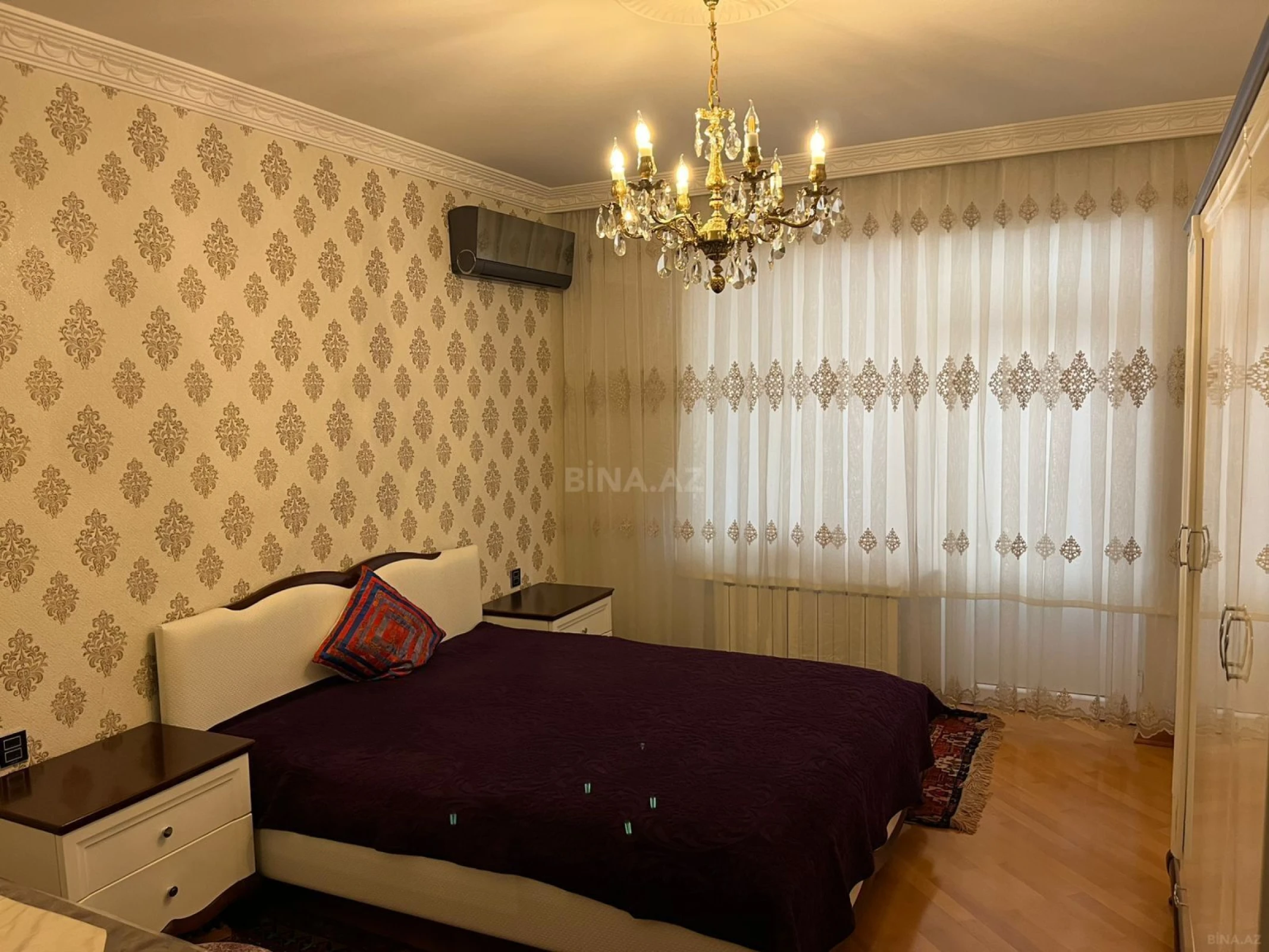 Satılır 3 otaqlı mənzil 135 m²