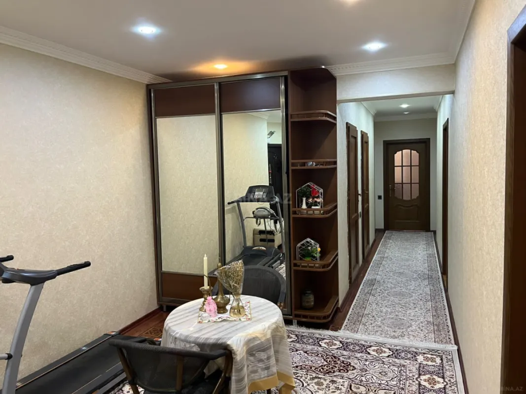 Satılır 3 otaqlı mənzil 135 m²
