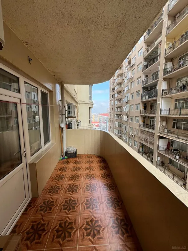 Satılır 3 otaqlı mənzil 135 m²