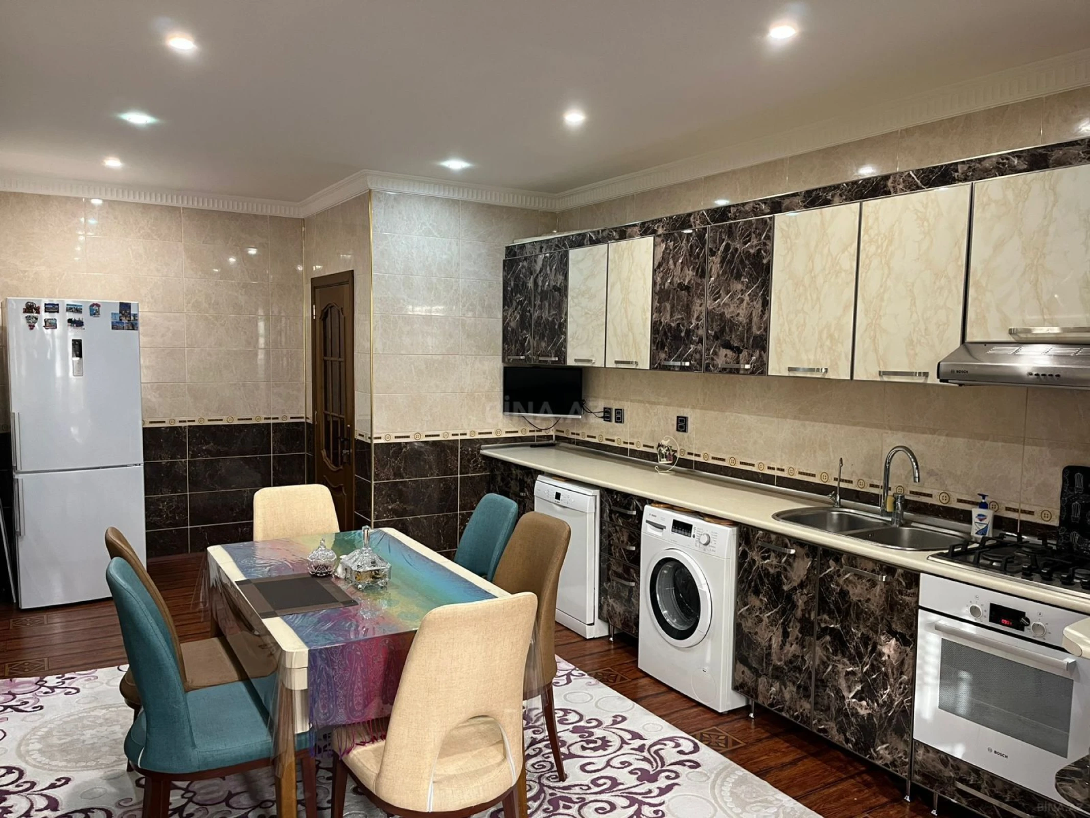Satılır 3 otaqlı mənzil 135 m²