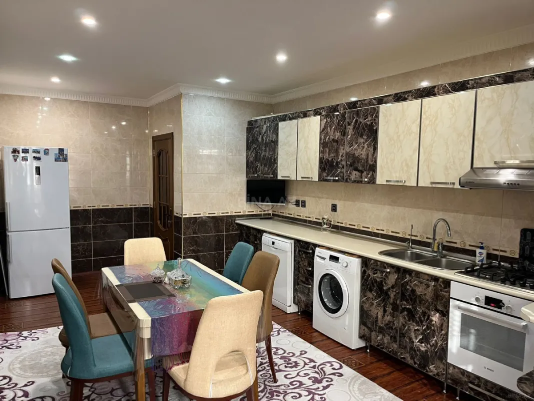 Satılır 3 otaqlı mənzil 135 m²