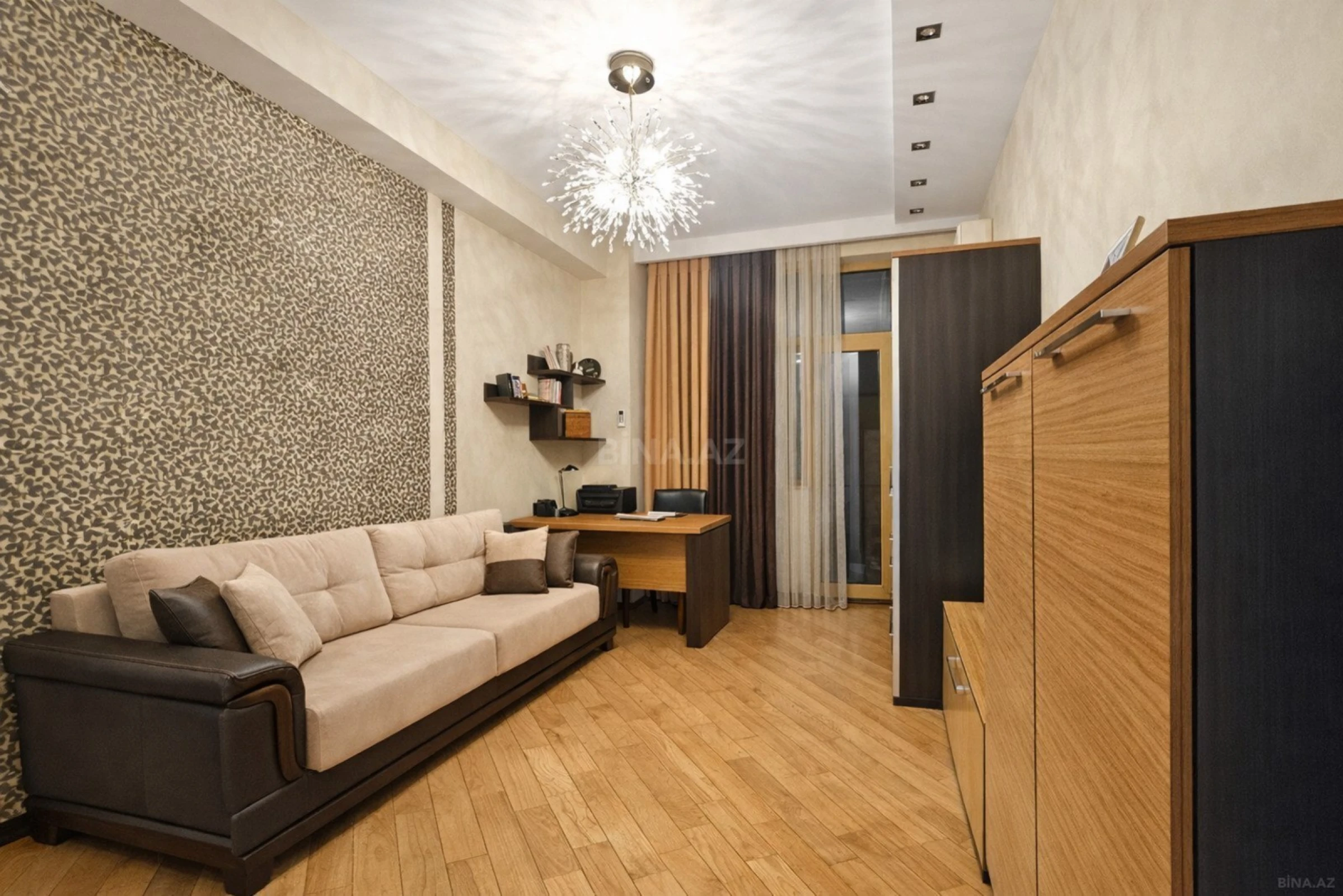 Satılır 4 otaqlı mənzil 196 m²