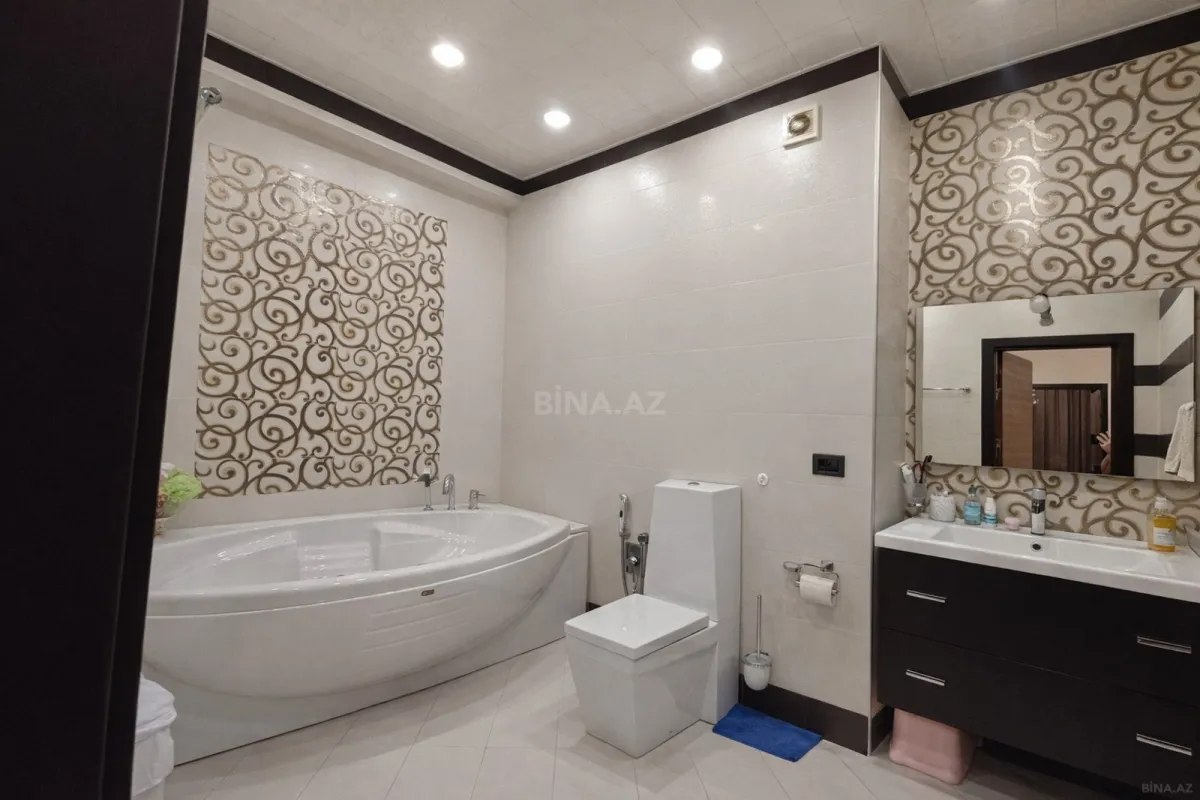 Satılır 4 otaqlı mənzil 196 m²