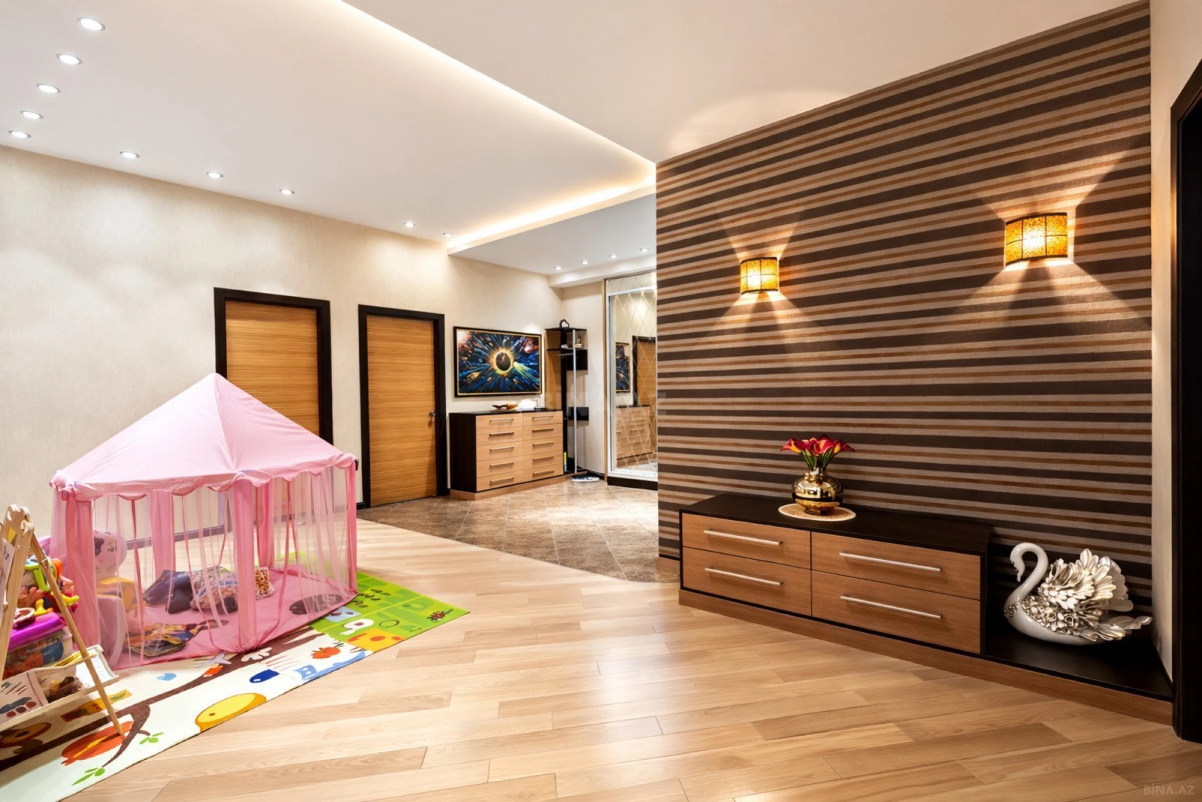 Satılır 4 otaqlı mənzil 196 m²