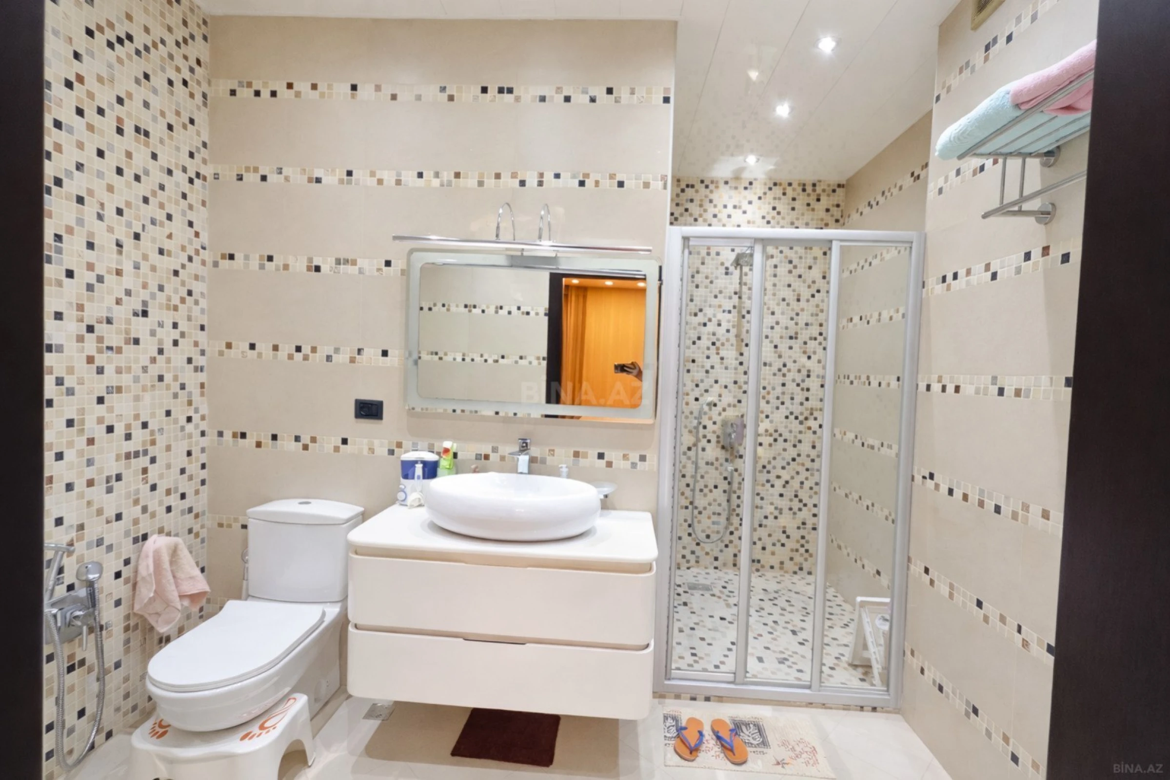 Satılır 4 otaqlı mənzil 196 m²