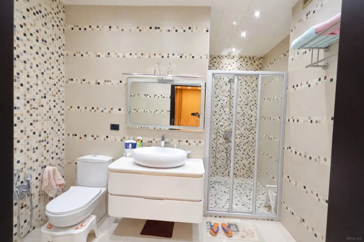 Satılır 4 otaqlı mənzil 196 m²