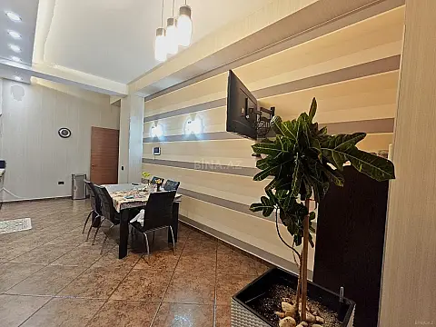 Satılır 4 otaqlı mənzil 196 m²