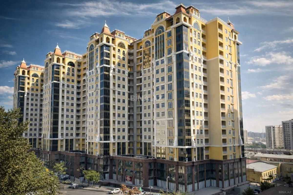 Satılır 3 otaqlı mənzil 121 m²