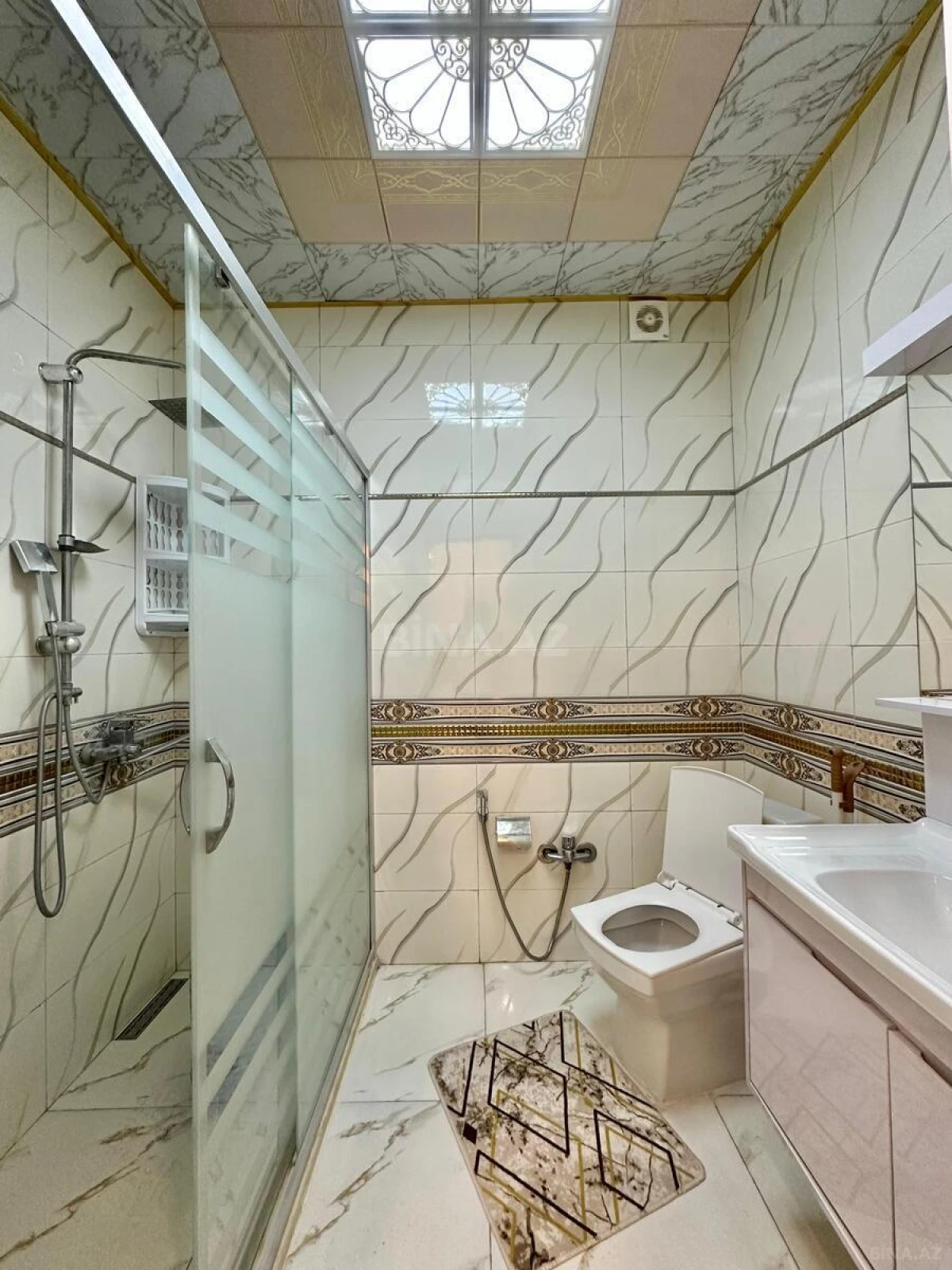 Satılır 2 otaqlı mənzil 75 m²