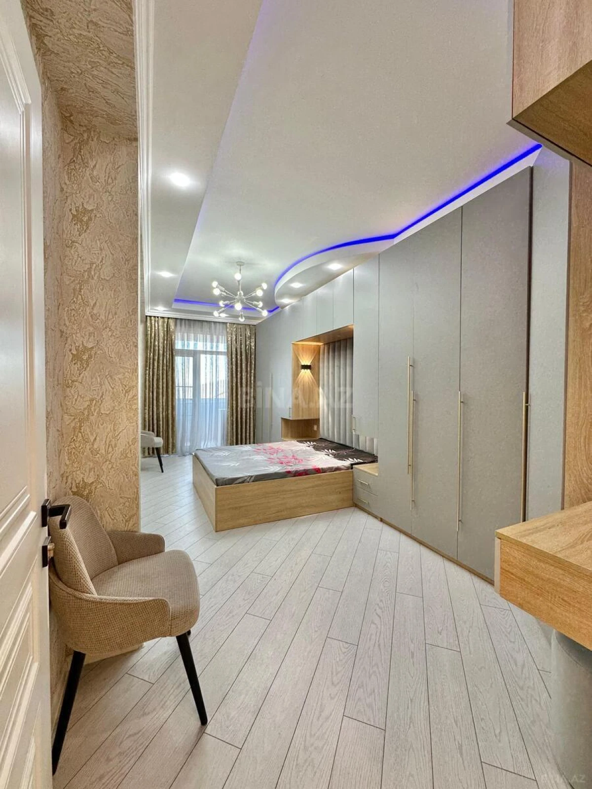 Satılır 2 otaqlı mənzil 75 m²