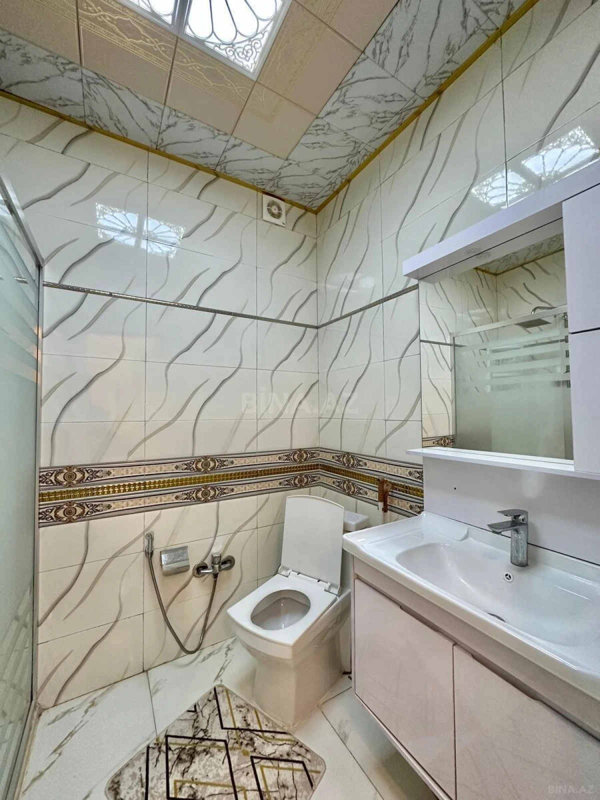 Satılır 2 otaqlı mənzil 75 m²